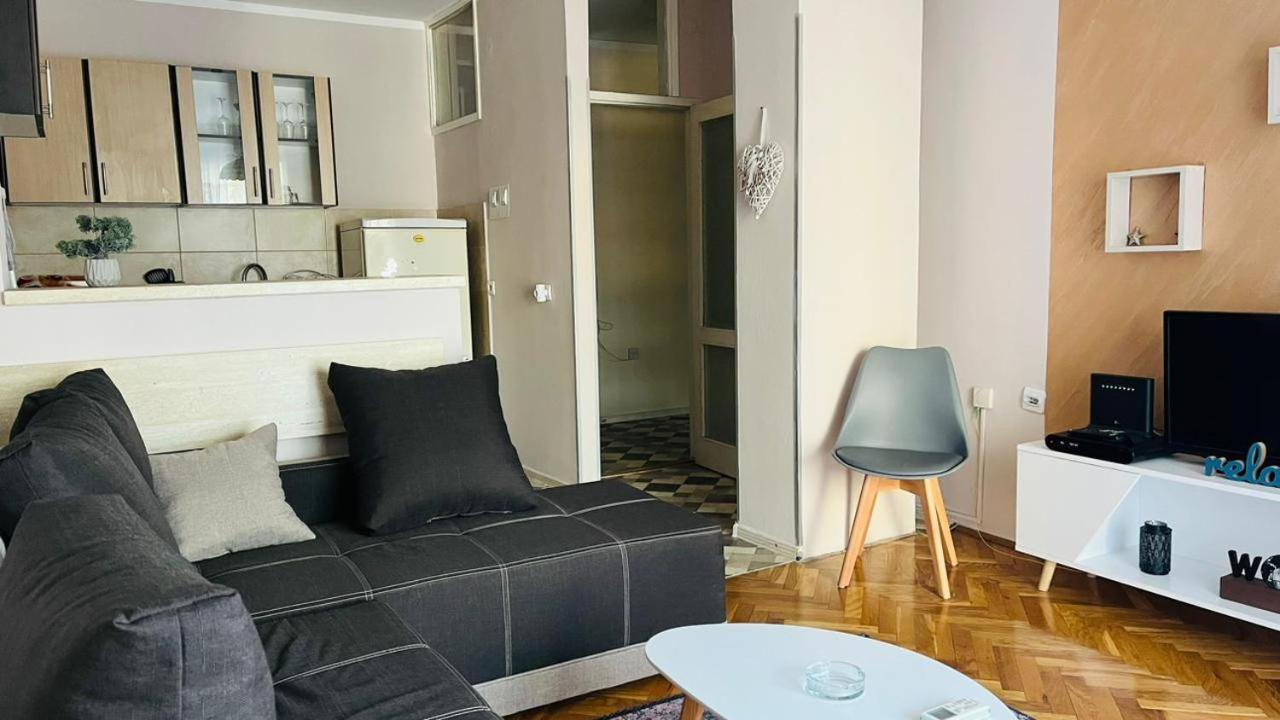 Majdini Clock Tower Apartman Podgoriţa Exterior foto