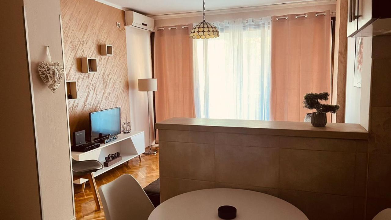 Majdini Clock Tower Apartman Podgoriţa Exterior foto