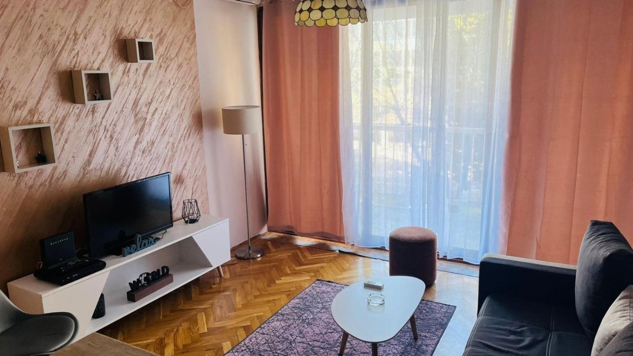 Majdini Clock Tower Apartman Podgoriţa Exterior foto