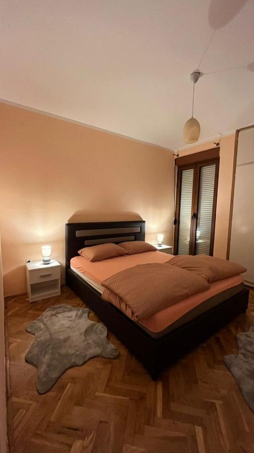 Majdini Clock Tower Apartman Podgoriţa Exterior foto