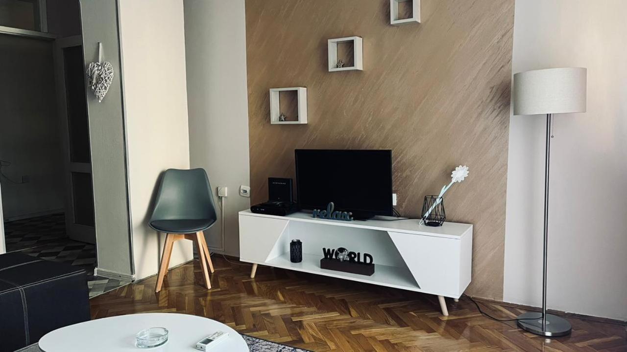 Majdini Clock Tower Apartman Podgoriţa Exterior foto